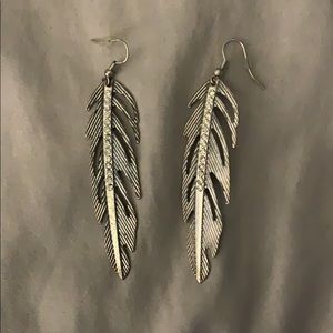 Feather earrings with rhinestones